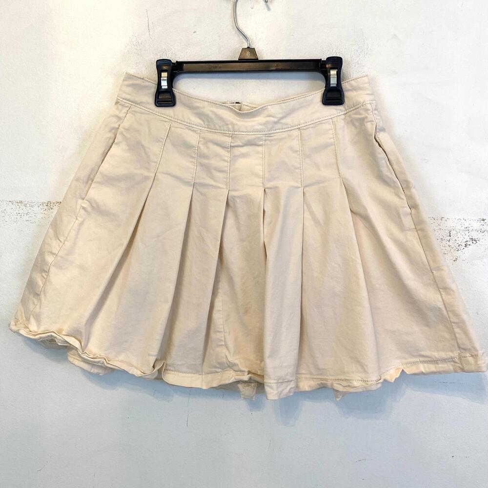 AMERICAN EAGLE cream pleated mini skirt sz 0